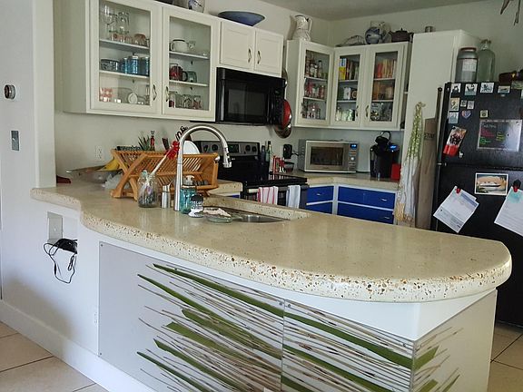 Kitchen peninsula with room for bar stools.