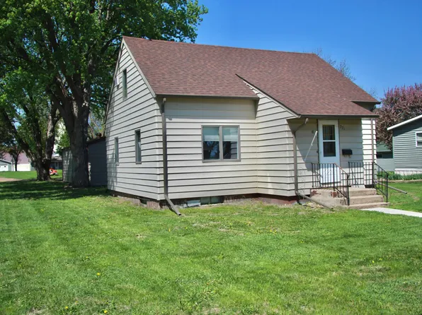221 E Winona St, Sanborn, MN 56083
