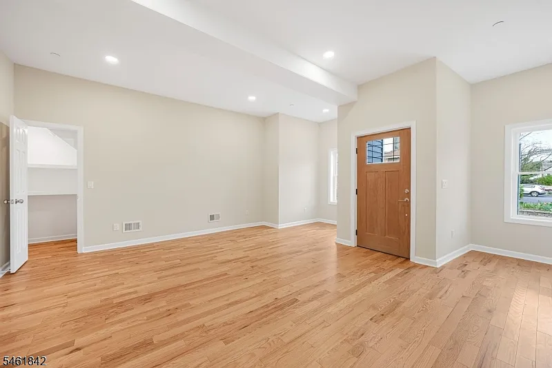 532 Ringwood Ave — Photo 4
