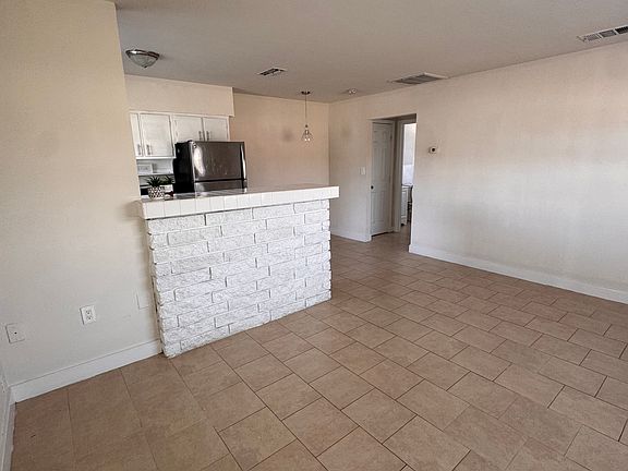 2nd image of 715 Joel Blvd APT C