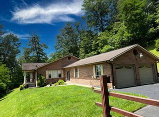 211 Taylor Farm Rd, Surveyor, WV 25932