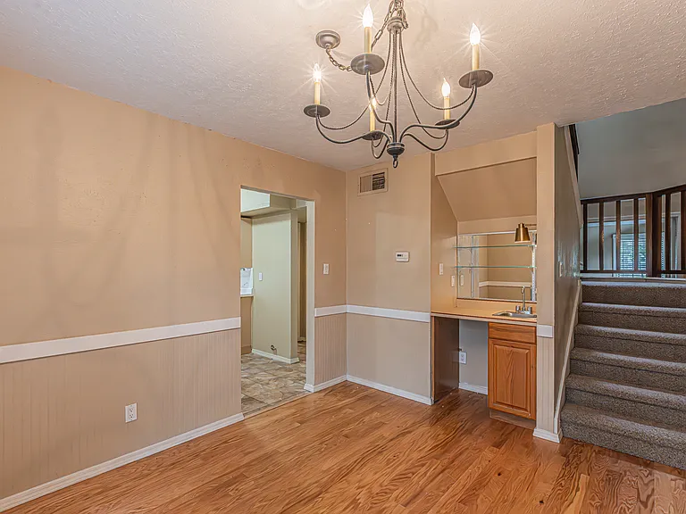 5203 Sutton Ct — Photo 8