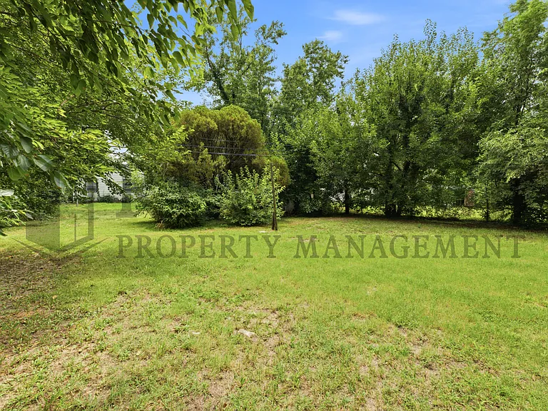 1620 E Selma St — Photo 12