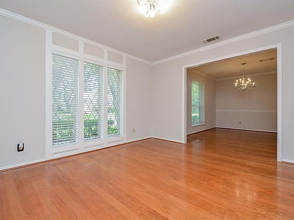 4th image of 2922 Durban Dr
