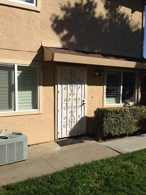 2 bed, 882 sqft, $1,995 — Photo 3