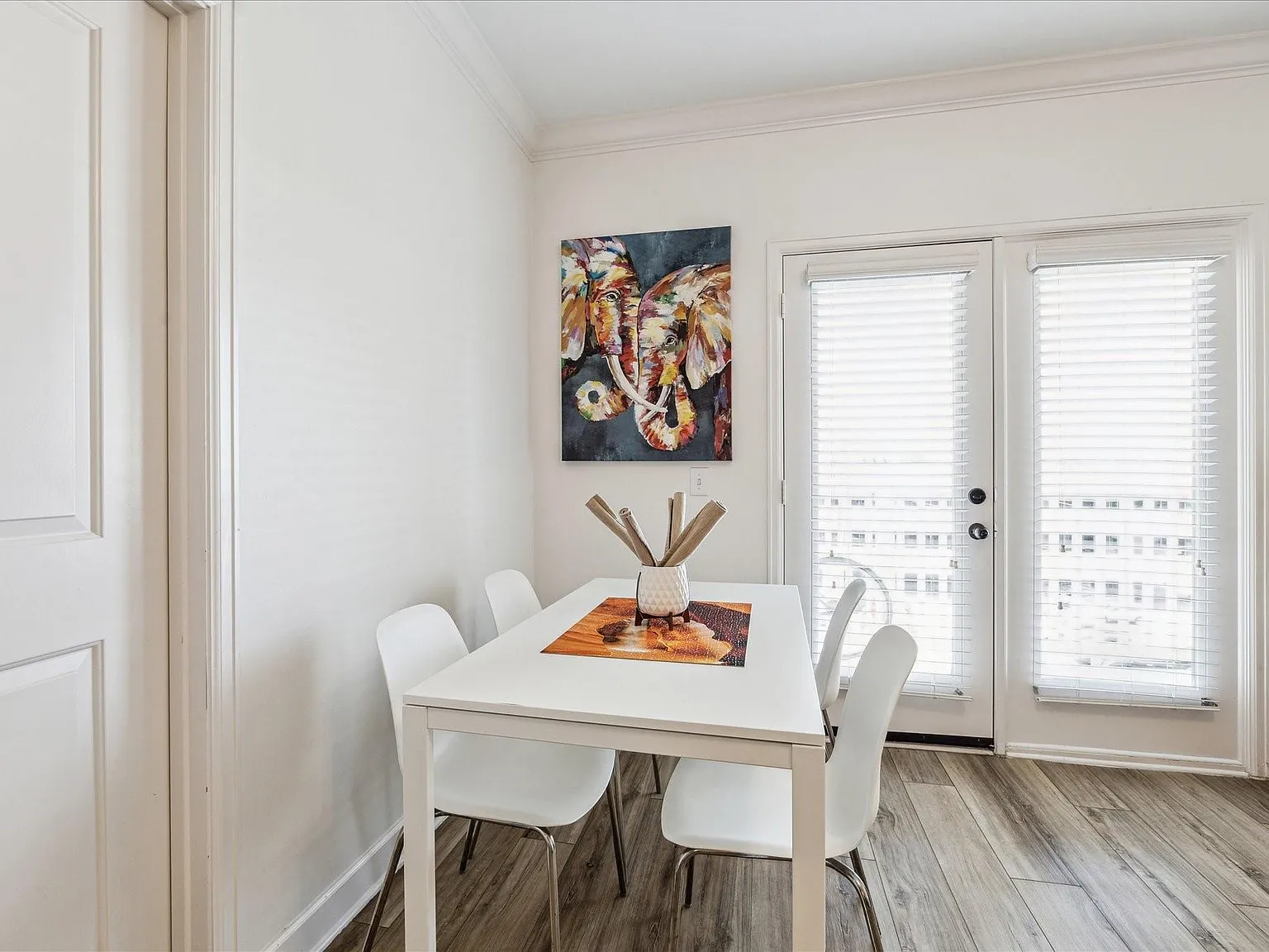 1 bed, 1.5 bath, 927 sqft, $1,600 — Photo 3