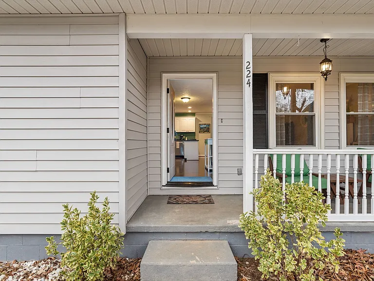 224 Rock Haven Ln — Photo 11
