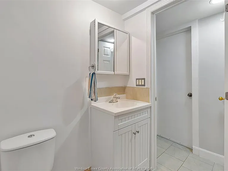 881 Parent Ave #BASEMENT — Photo 16