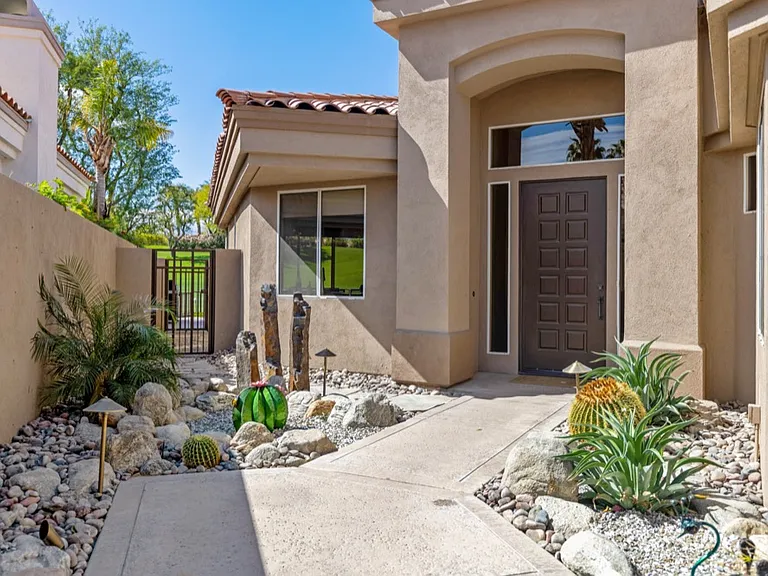 293 Desert Holly Dr — Photo 3