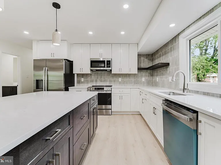 7107 Sontag Way — Photo 8