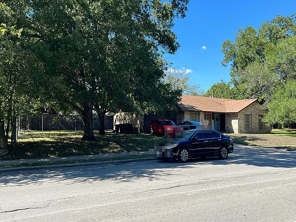 3rd image of 6806 Crystalbrook Dr