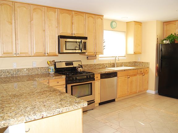 4th image of 2170 Markham Ave