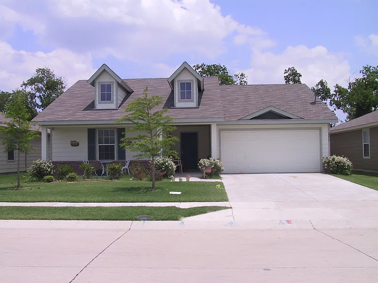 2217 Teddy Roosevelt Dr — Photo 1