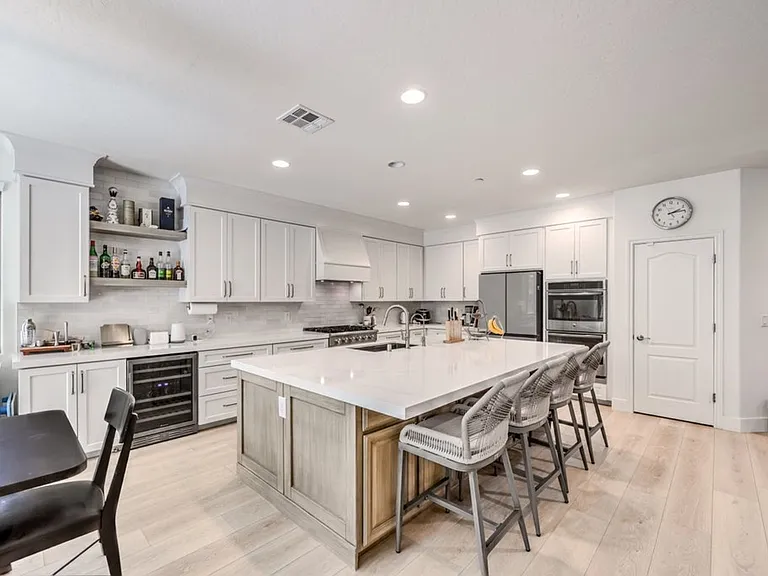 2815 Shining Sun Way — Photo 7