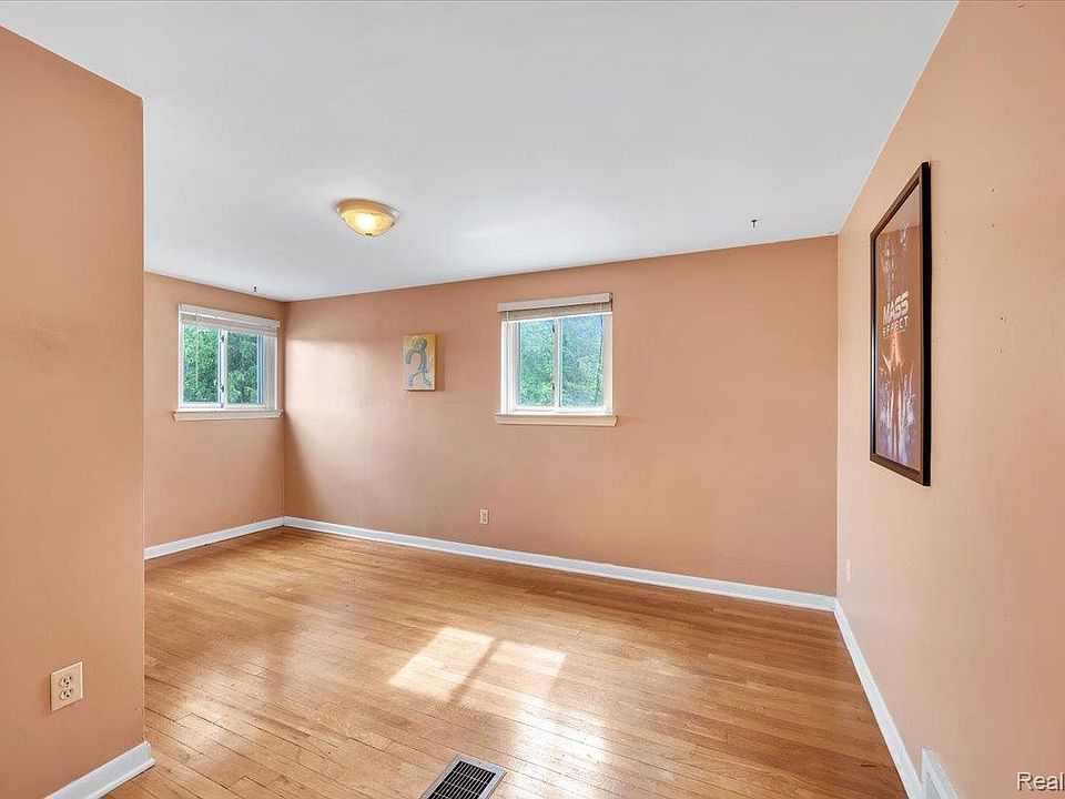 219 Adams Ct, photo 22