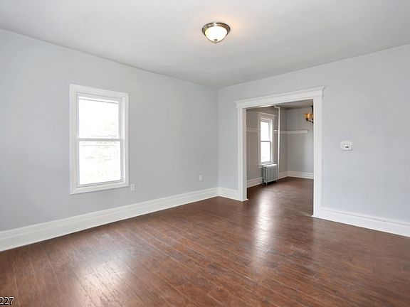 4th image of 631 Thomas Blvd