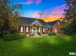 505 Deerfield Dr, Pekin, IL 61554