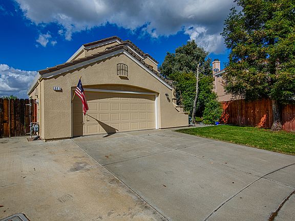 2nd image of 841 Arches Ct