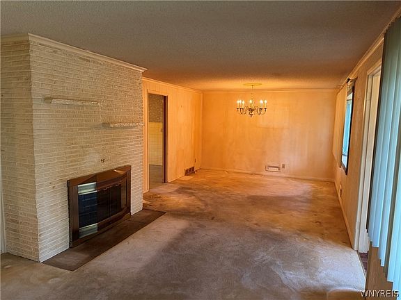3rd image of 71 Carmen Rd