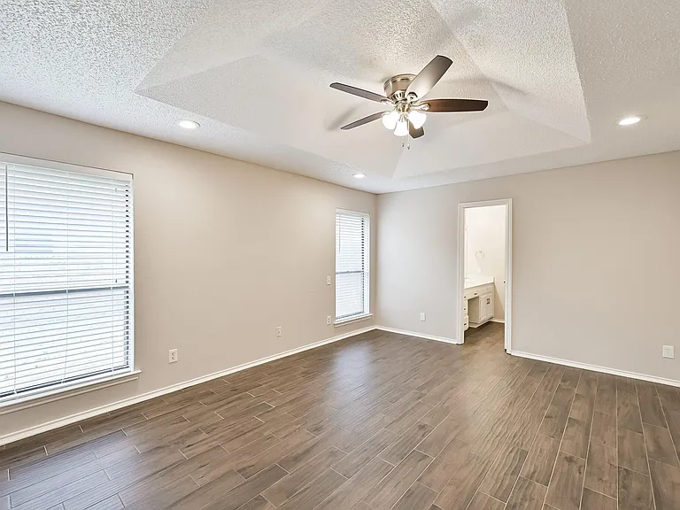 2306 Lovell Ct — Photo 18