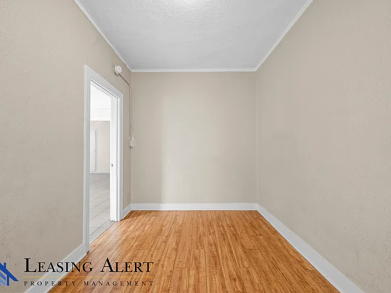 108 S Cummings St — Photo 6