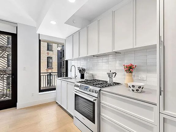 4th image of 111 Montgomery St