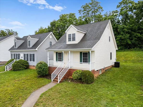 528 D St, Staunton, VA 24401