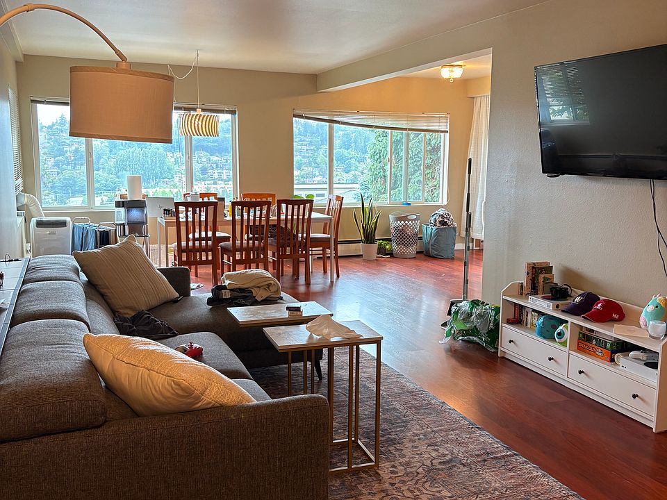 Oversized living/dining area