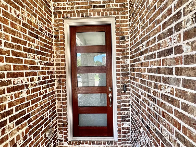 7506 Coronado Dr — Photo 2