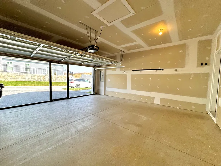 169 Coastal Drive - Garage (view 3)