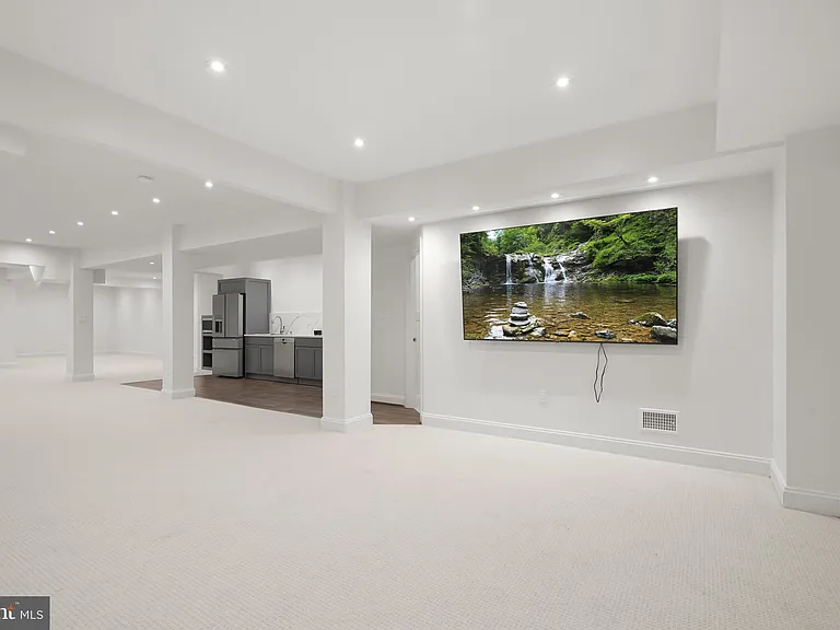 1404 Wynhurst Ln — Photo 10