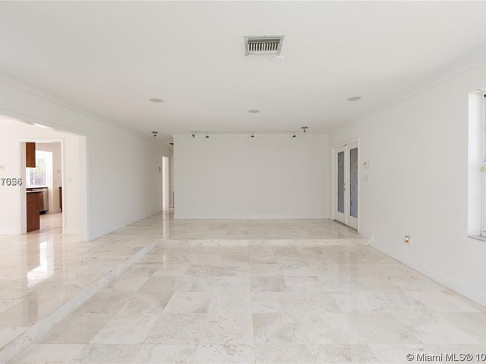 1st image of 6410 Dolphin Dr