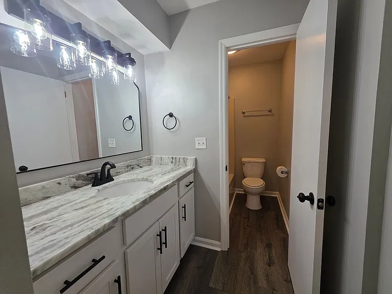 104 Twin Oaks Ct #B — Photo 9