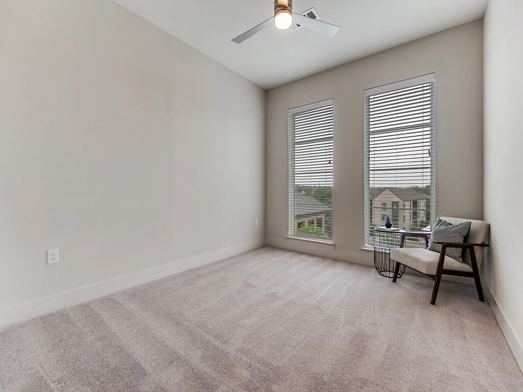 Lenox Lake Highlands — Photo 4