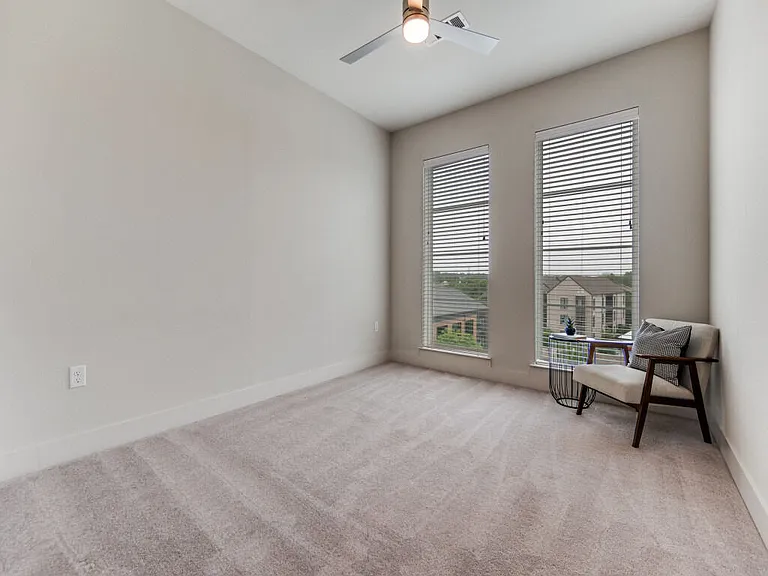 Lenox Lake Highlands — Photo 4