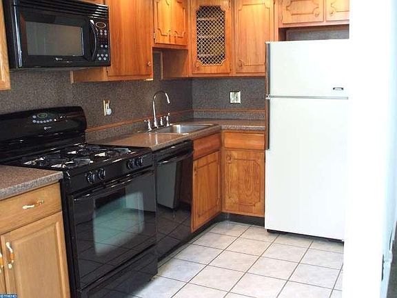 2nd image of 426 Pine St