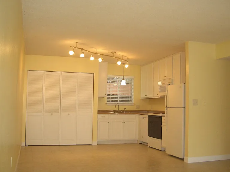 201 College Blvd E #3 — Photo 2
