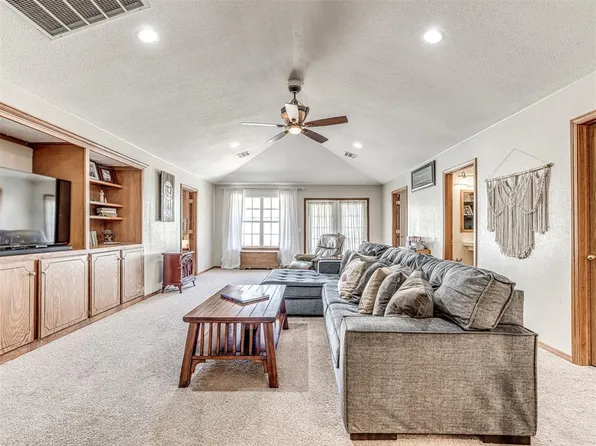 933 Luglena Ln, Purcell, OK 73080