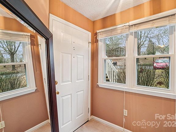 3rd image of 2 Creekside Ln