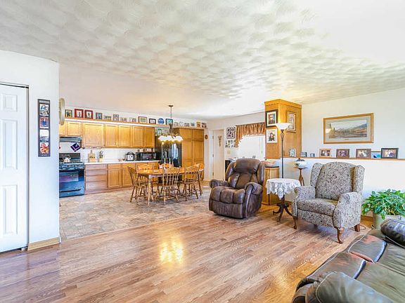 4th image of 625 35th Ave NE