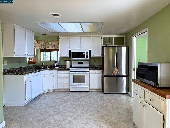 3rd image of 2329 Lido Cir