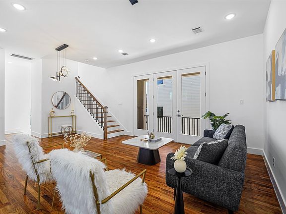 4th image of 3407 Baer St