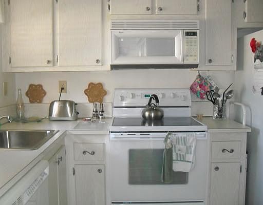5th image of 490 SE 19th Ave APT 202