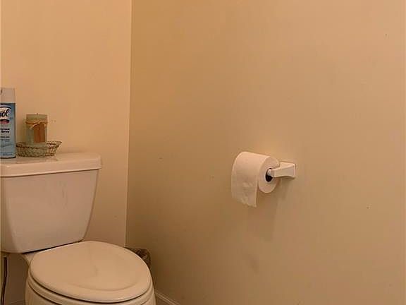 4th image of 35 Brown St