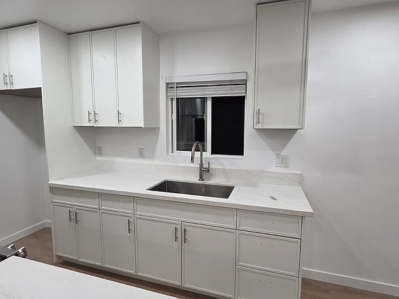 4th image of 515 Irving Ave APT E
