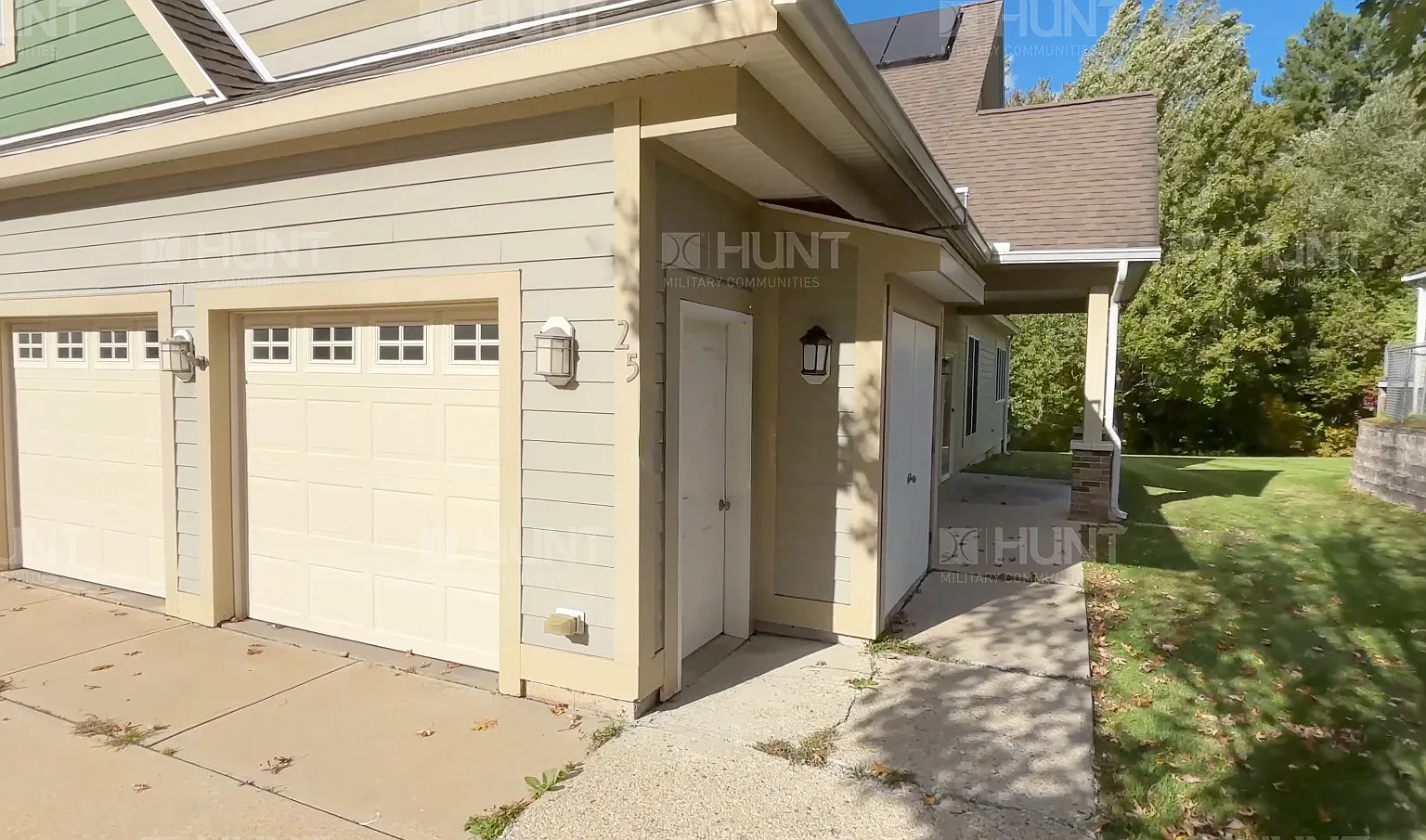 3 bed, 2.5 bath, 1900 sqft, $6,081 — Photo 1