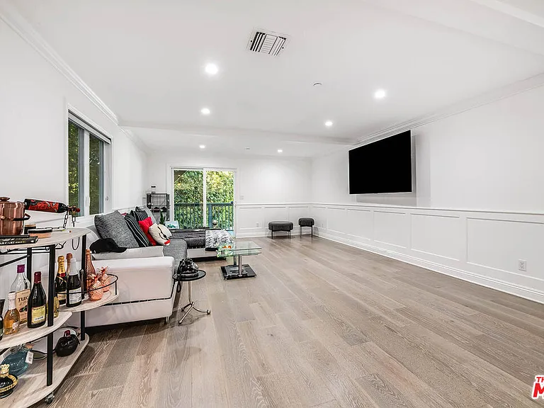 4222 Woodman Ave — Photo 15