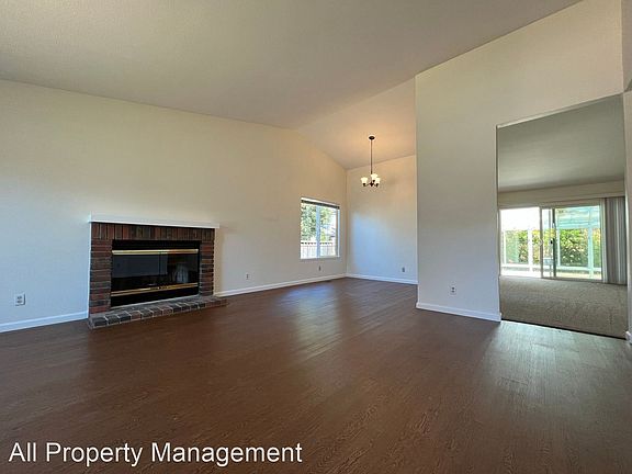 2nd image of 71 Bayport Ct