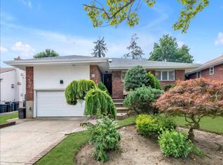636 Diane Pl, Valley Stream, NY 11581
