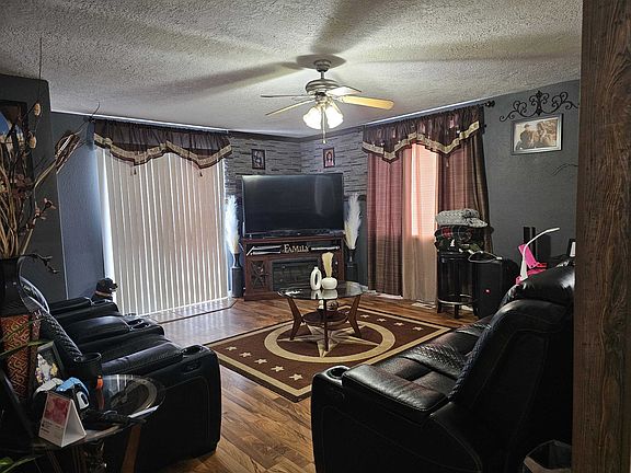 2nd image of 618 N Lincoln